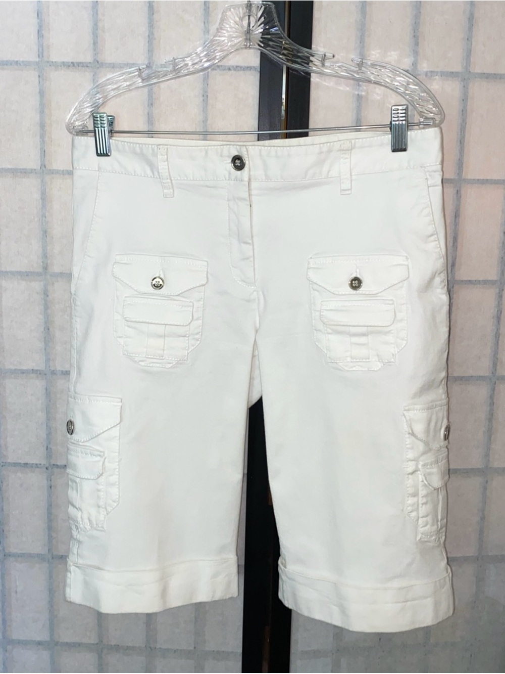 Auth Dolce & Gabbana Wht Cargo Cuffed Stretch Bermuda Shorts Wom IT 44/33” Waist